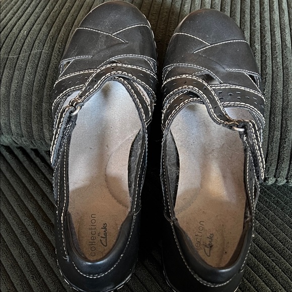 Clarks Women's Black Loafers with White Stitching - Picture 1 of 6
